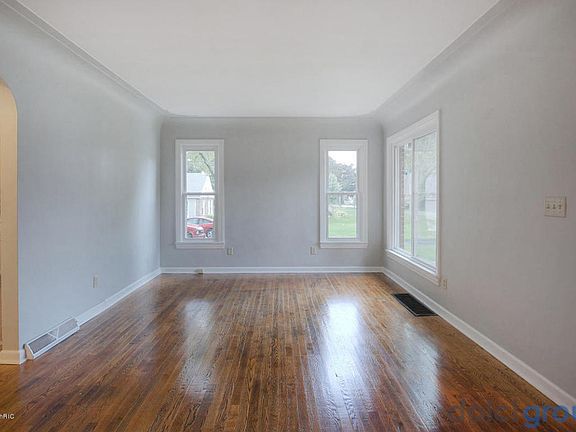 4th image of 676 Fairfield Ave NW