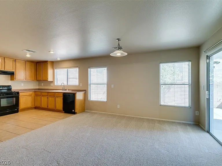 186 Gilliflower Ave #0 — Photo 12