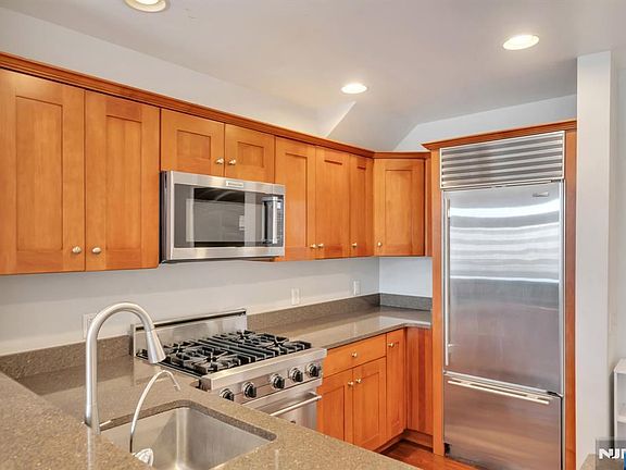 4th image of 7400 River Rd APT 419