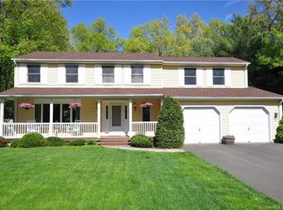 4 Deepwood Dr, Farmington, CT 06032