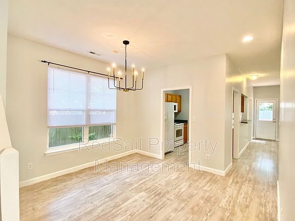 4th image of 111 Brightwood Ter