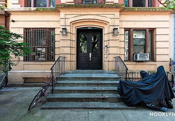5th image of 380 Saint Johns Pl APT 1L