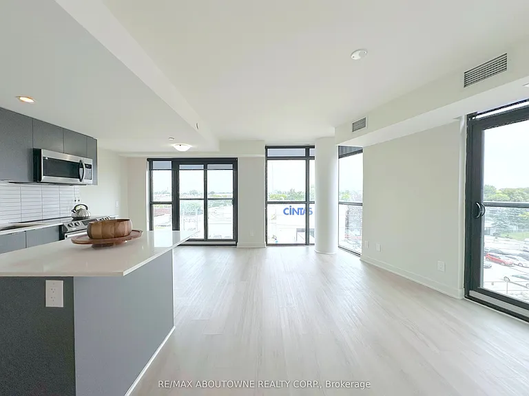3385 Dundas St W #521 — Photo 5