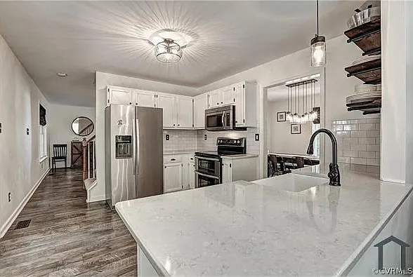 5609 Drayton Dr — Photo 11
