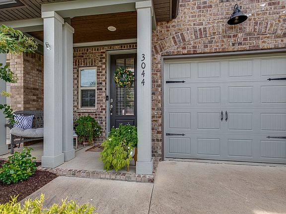 3rd image of 3044 Sassafras Ln