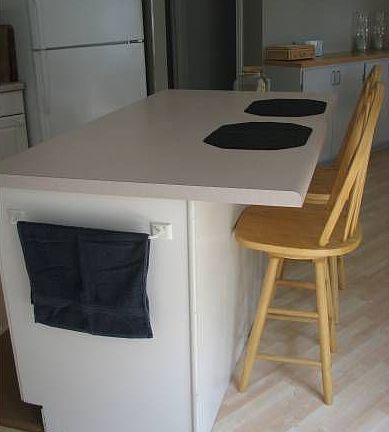 Breakfast Bar / Island
