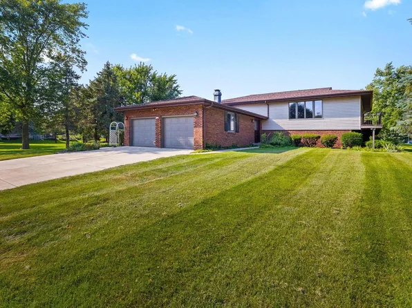 106 Melissa Dr, Lexington, IL 61753