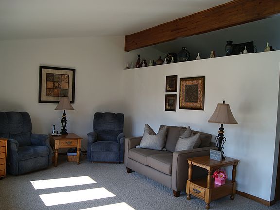 Living room with open ledge 