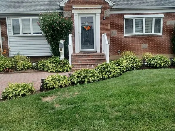 66 Caroline Ave, Franklin Square, NY 11010