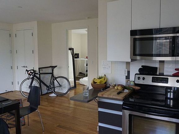 4th image of 400 Bedford Ave #3D