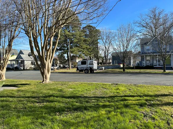 537 Jefferson Ave, Cape Charles, VA 23310