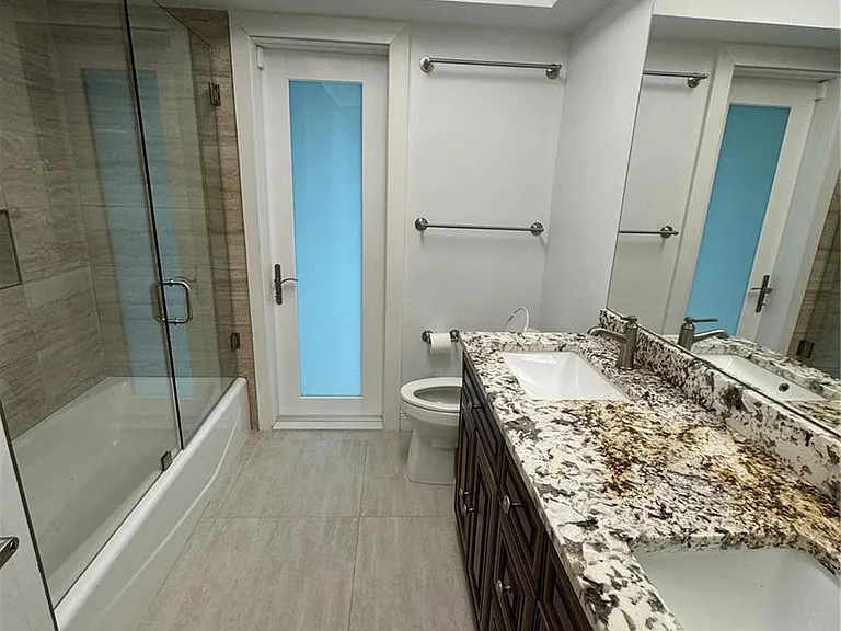 5921 SW 17th Ct — Photo 3