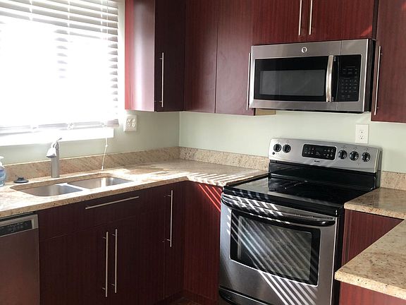 4th image of 28381 Rosemont St