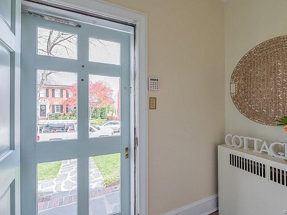 5th image of 4105 Bromley Ln