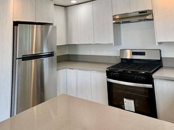 5th image of 626 N Kingsley Dr APT 6