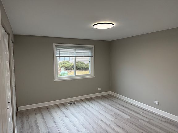 3rd image of 314 Covehill Ct