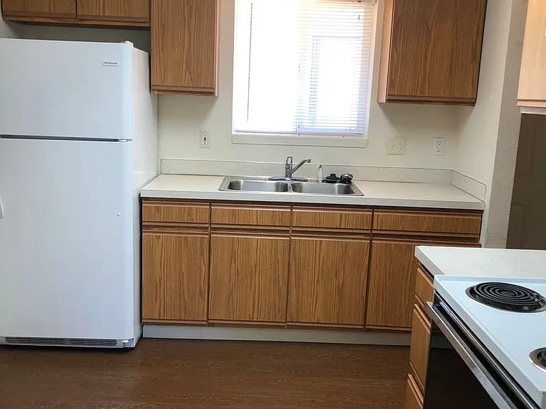 3259 Johnson St — Photo 6