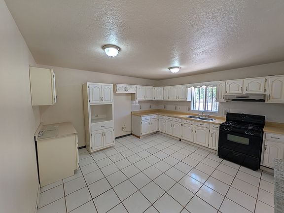 2nd image of 325 1st St