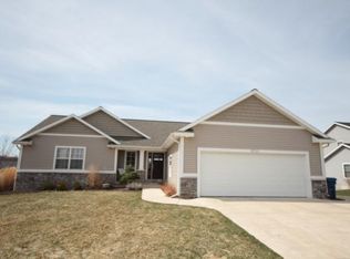 8701 Shore Point Ct SW, Byron Center, MI 49315