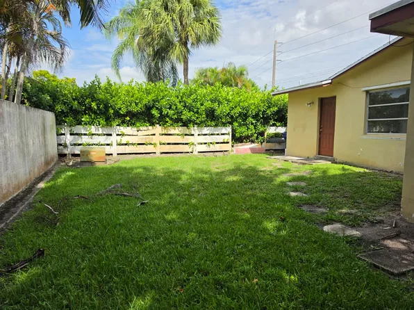 4266 Stirling Rd, Hollywood, FL 33021