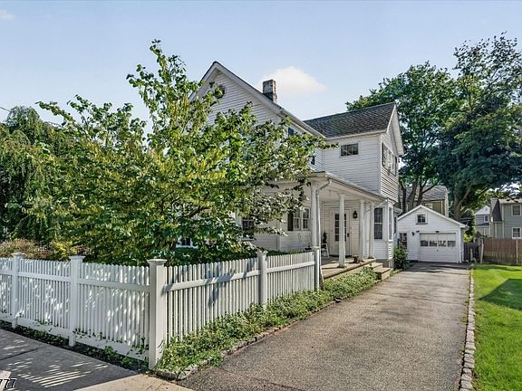 3rd image of 28 Leary Ave