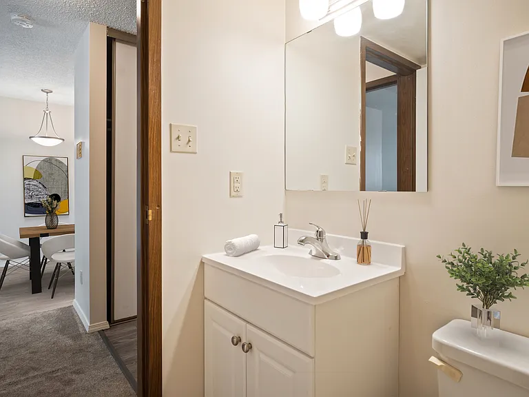235 Lenore Dr — Photo 5