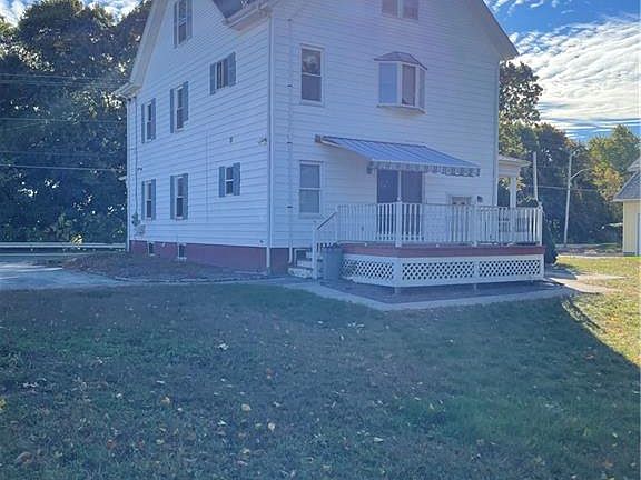 5th image of 1170-1172 Lonsdale Ave