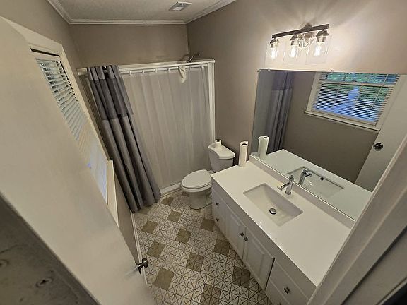 3rd image of 1505 Springhill Ter