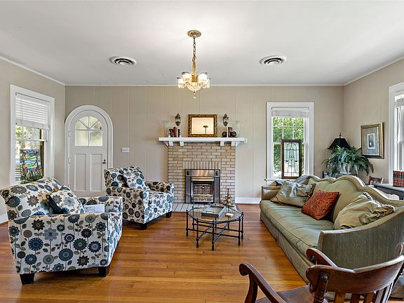 3rd image of 610 Fitzhugh Ave