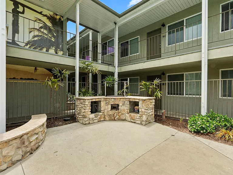 The Tahitian Apartments — Photo 1