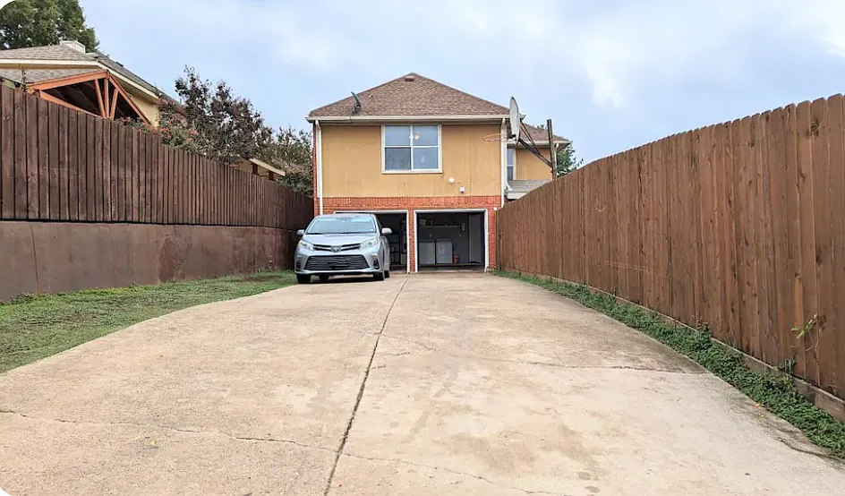 608 Dogwood Trl — Photo 2