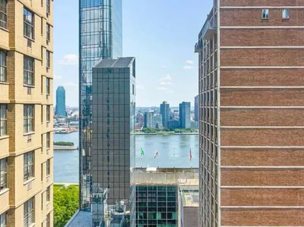 310 East 46th Street image 5 of 7