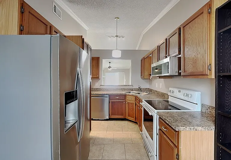 111 Hidden Arbor Ct — Photo 3