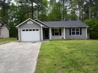 6465 Emerald Pointe Cir, College Park, GA 30349