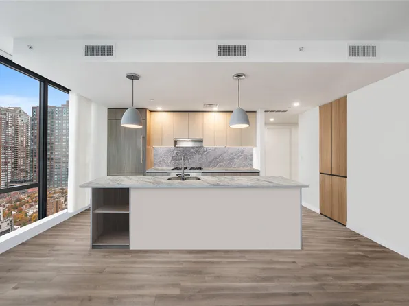 155 Bay Street image 5 of 44