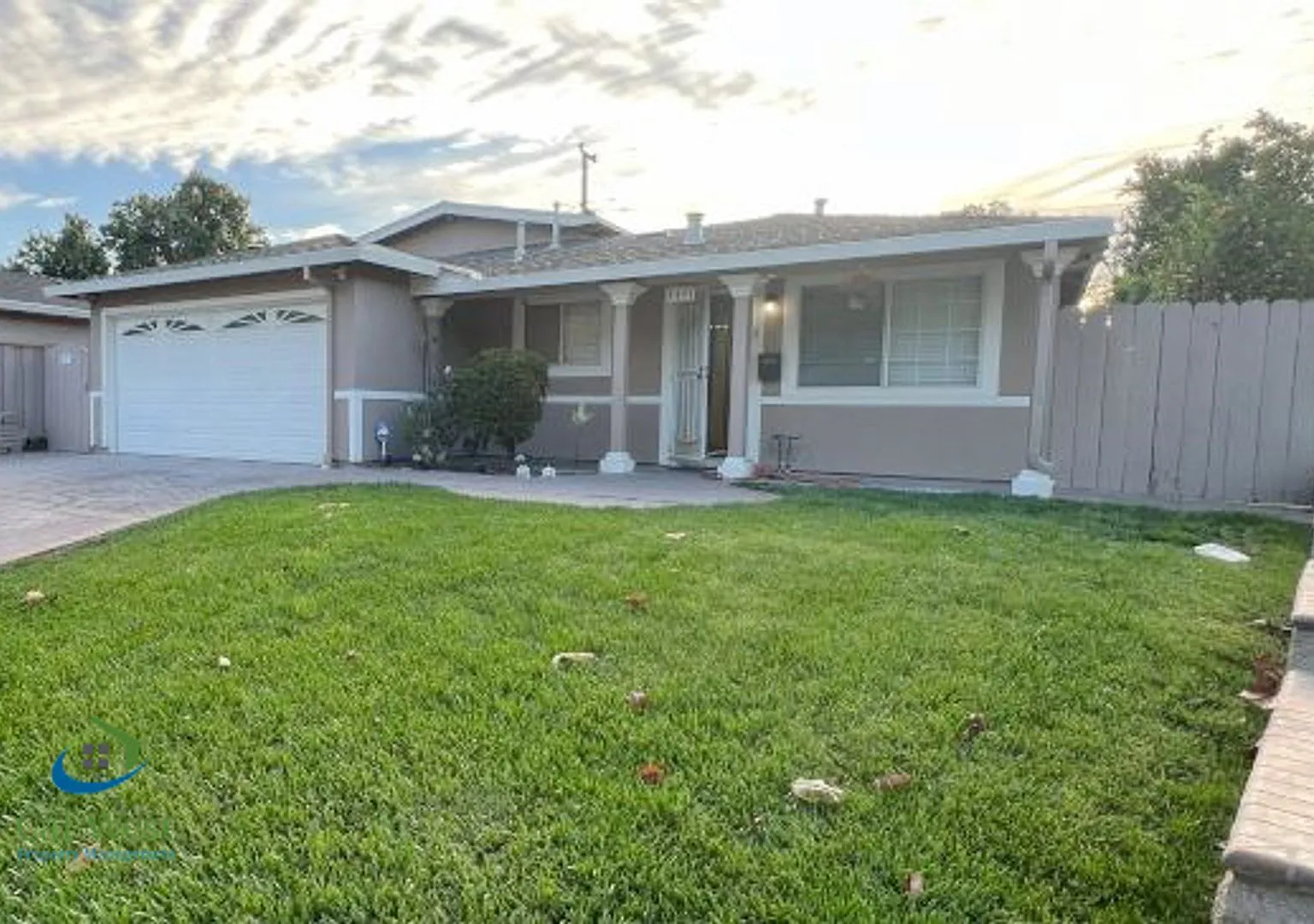 $4595 - Updated and Refreshed 3 Br/2Ba Single Family Home near Hellyer Park — Photo 2