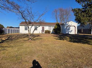 17 Thrasher Avenue, Bellport, NY 11713