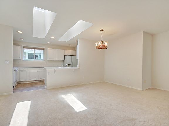 5th image of 4407 7th Street Pl SE