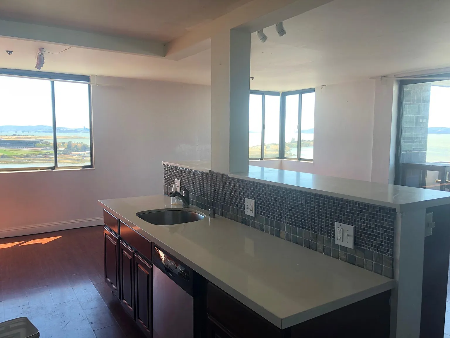 555 Pierce St — Photo 3