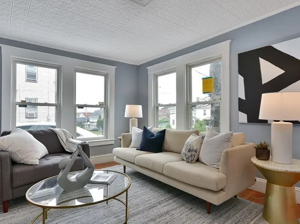 47 Moore St, Lowell, MA 01852