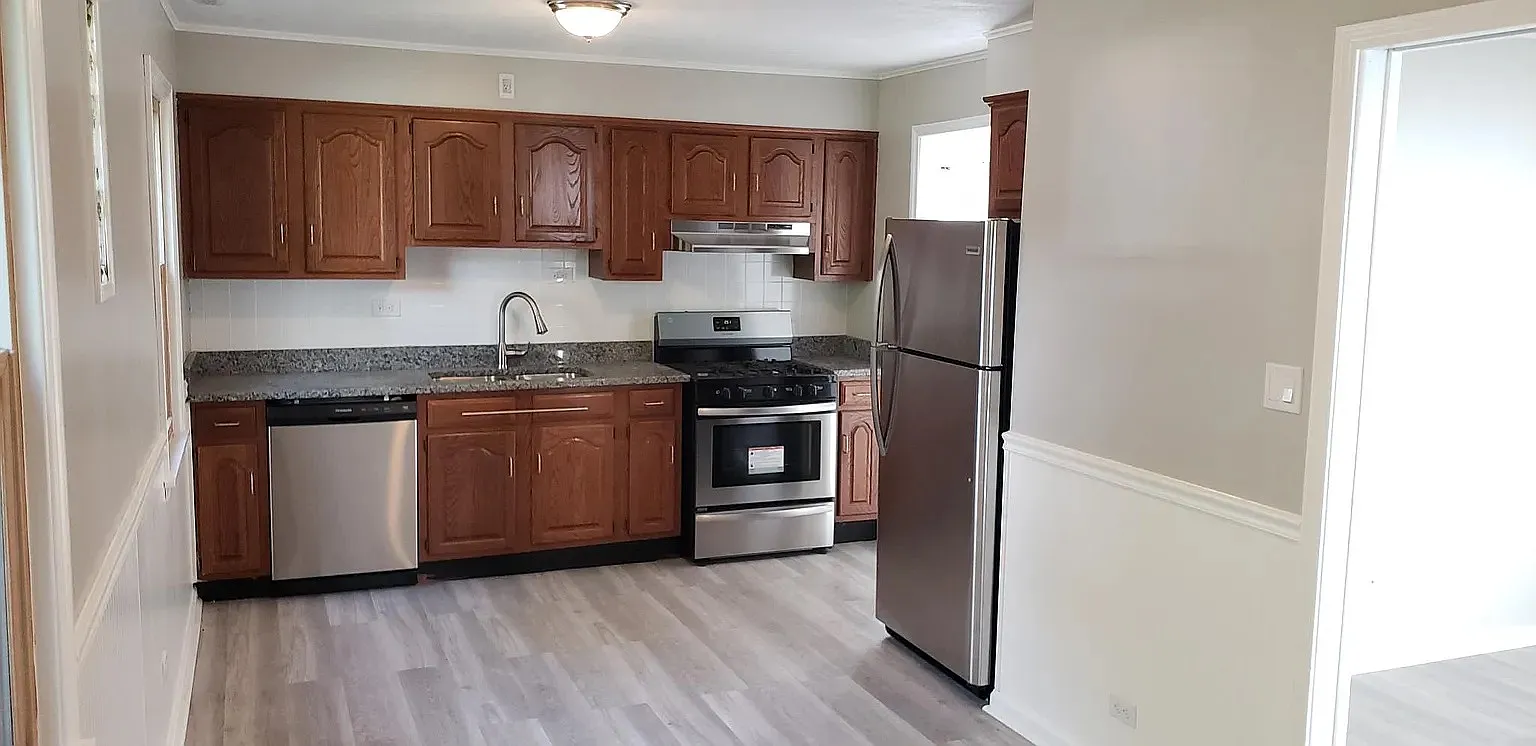 3 bed, 1108 sqft, $2,250 — Photo 1