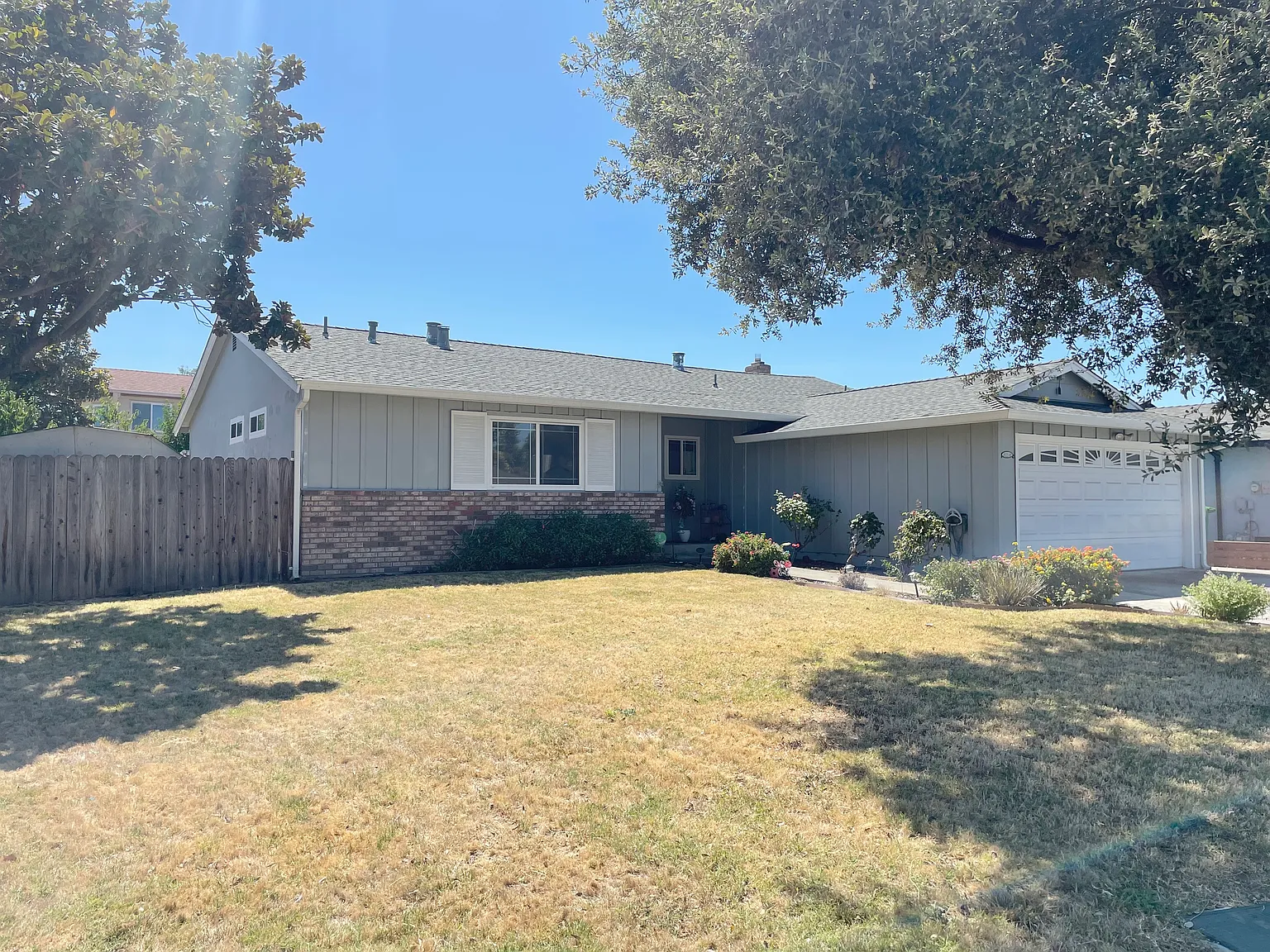 3 bed, 1374 sqft, $4,100 — Photo 2