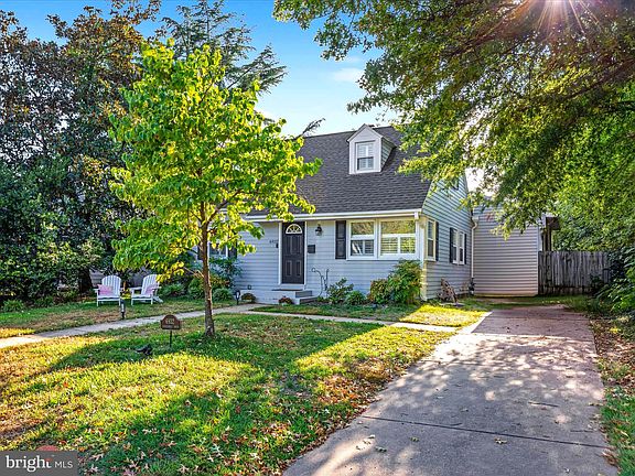 3rd image of 6932 Vanderbilt Dr