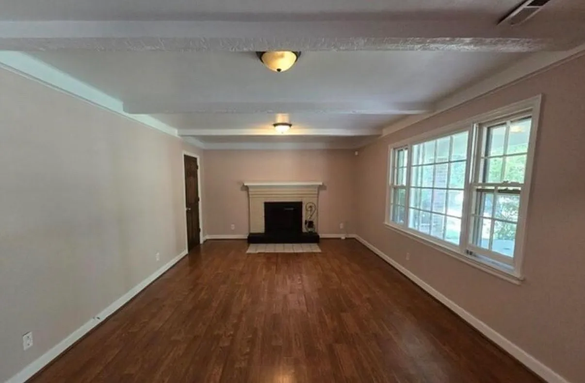 11100 Pennway Dr — Photo 2