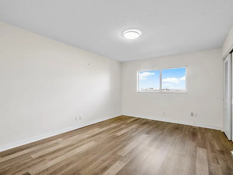2615 NE 1st Ct #407 — Photo 16