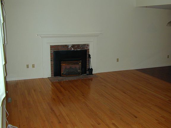 Living Rm w/Gas Fireplace