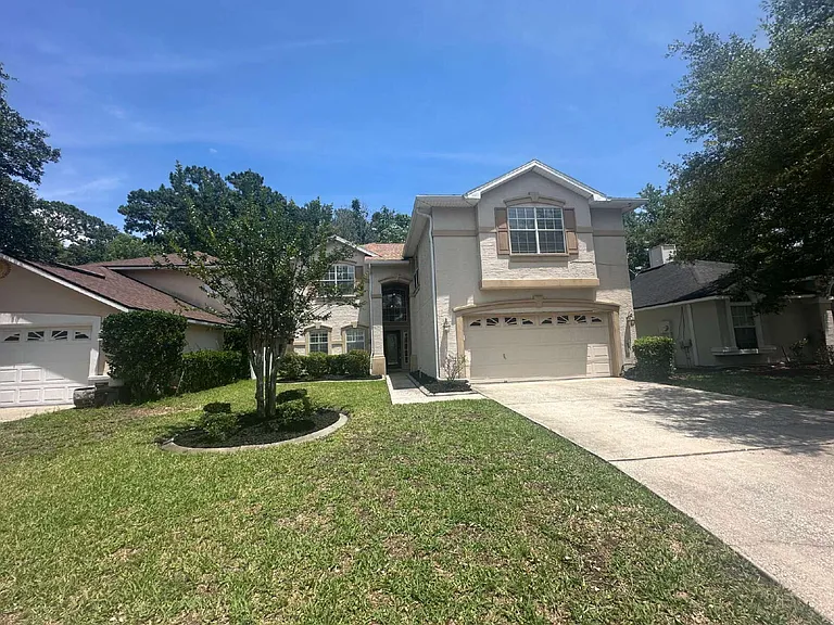 572 Redberry Ln — Photo 9