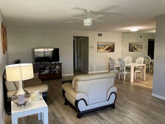 4th image of 109 Lakes End Drive #B