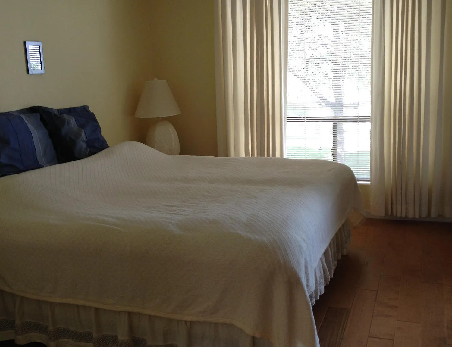 2 bed, 2.0 bath, 1342 sqft, $2,100 — Photo 4