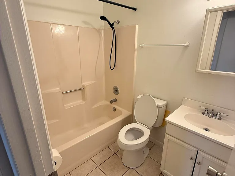 925 Hunting Ridge Rd — Photo 7